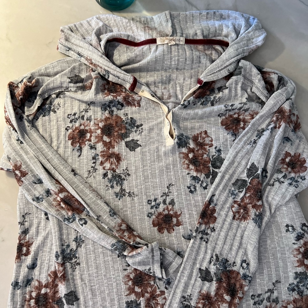 Rewind Hooded floral snap v neck top sz 3x